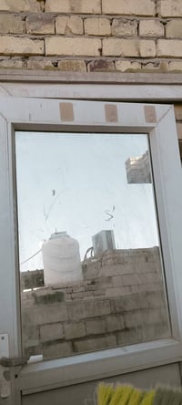 باب حمام المنيوم مستعمل للبيع ب30الف مستعجلين على بيعه الي يريده يتواص...