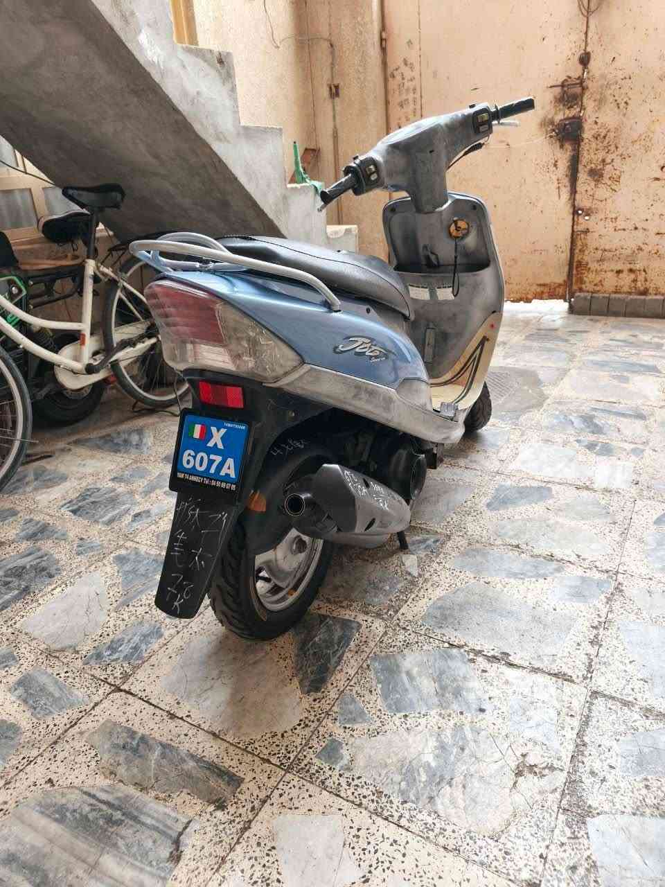 دراجه تعمير جديد نضيفه تخبل كلشي بيها جديد مكينه مفتوحه صالصنه FM دراجه ما تعبانه 
مكاني البصره الجزيره *********** 
سعر 850 قفل قفل
