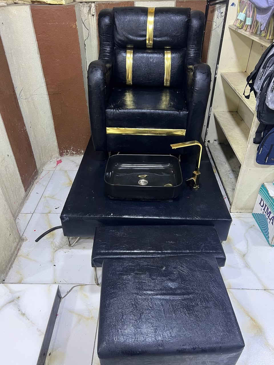 كرسي تنظيف قدم السعر 200 مكاني بغداد شهداء السيدية ***********
