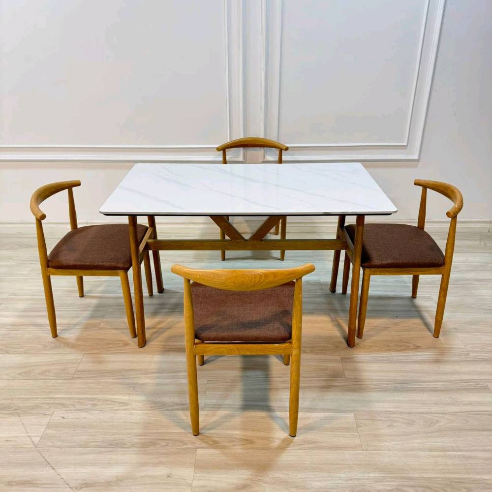 ميز طعام 4 كرسي رجل حديد دوشمه جلد
 سطح الميز رخام مزجج 

قياس الميز 70*120 سم 
هيكل حديد بالكامل صبغ حراي

 صنع صيني 