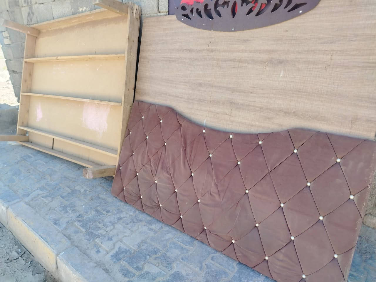 السلام عليكم ورحمة الله وبركاته جربابه كامله للبيع***********
