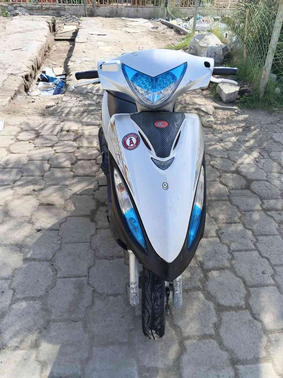 السلام عليكم
دراجه كامكو G4

البيع دراجه خير من الله شلعه ومعدل وناعمه 

دراجه مفتوحه شغل بلادي مال شركه تجي تفحص وتشوف

السعر 350 وبيها مجال قليل 

التواصل ***********
