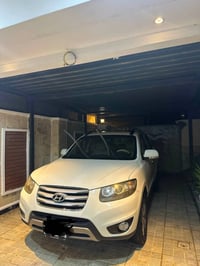 سنتافي ٢٠١٢ اللون ابيضّ  V6  6سلندر  فول مواصفات عدا البصمه  فول السيا...