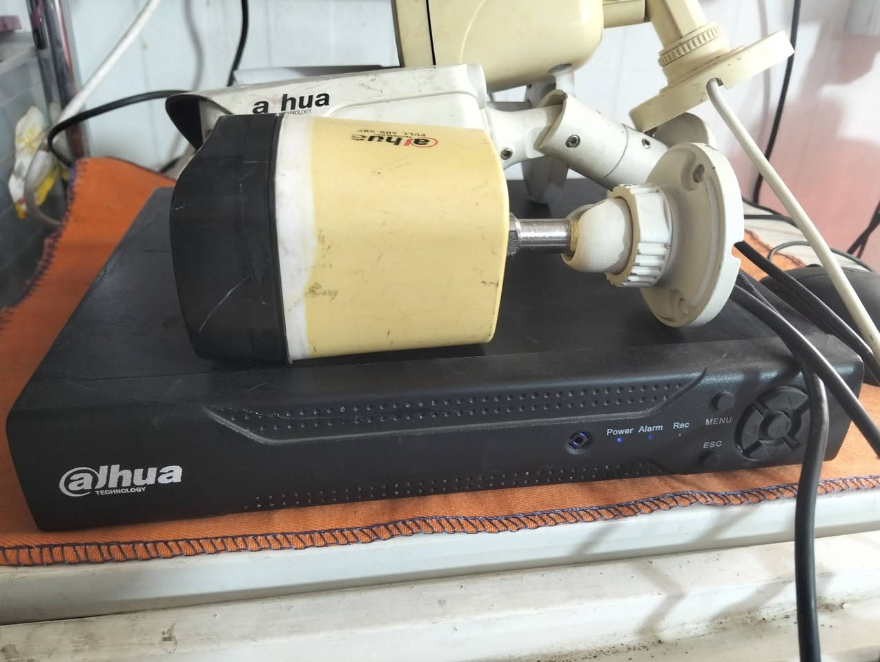 للبيع
جهاز دهوا 4 منافذ
و4 كاميرات
وهارد 500. كيكا

شاهد الفديو بشغل الجهاز
السعر 65 الف مع توصيل
بغداد
***********
