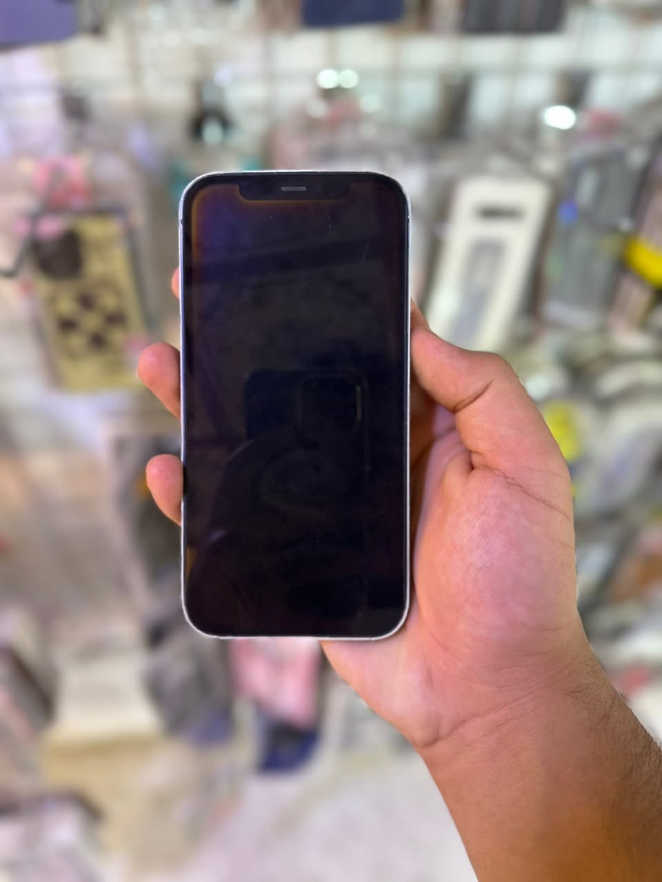 للبيع ‏iPhone 12
الجهاز وتر ممفتوح
فقط الظهر مكسور ومغلف
وبي صفار بشاشه 
ضربه شمس
ذاكره64
بطاريه 75
الجهاز كله شغال 
كامرات صوت 
سبيكر 
نضافه85
السعر 215
للستفسار ***********
العنوان صلاح الدين تكريت
