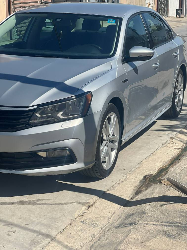 VOLKSWAGEN PASSAT  R-line 2018
فولكس واگـن باسات ار لاين
صورة حادث موجود بالصورة نص بونيد وجاملغ سكن 
جاملغ سكن خلفي و باب سائق خلفي مصبوغ 
 رقم بغداد مشروع الوطني  
ماشية97 الف ميل 
محرك T 2.0 توربو
شفتات سرعة 
مثبت سرعة - قيادة ذاتية
نظام المحافظة على المسار
رادار امامي + جانبي + خلفي + كاميرا خلفية 
التوقف ذاتي عند الرجوع
كشنات جلد هيتر بالكشن
كشن  كهرباء
لايتات وكالة
شاشة كبيرة 
مرايا هيتر 
*********** الحويقة, كركوك
