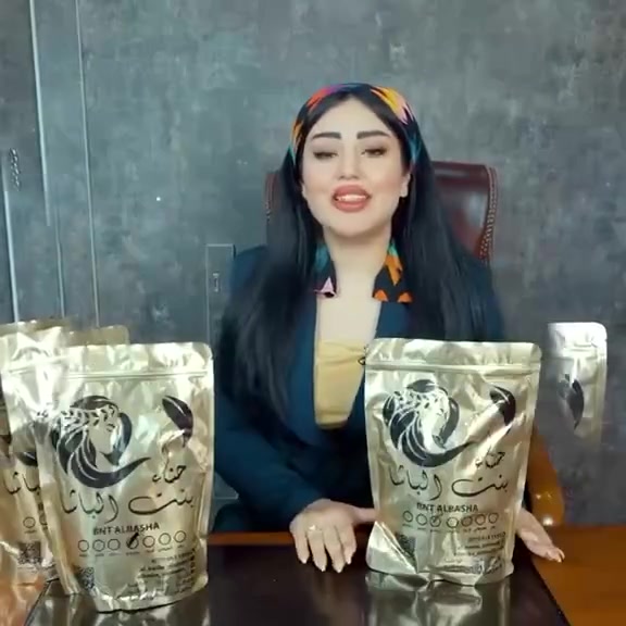 ♥️ حنة الباشا ♥️👍
الإماراتية الاصلية 💯💯

كثير منا يعرف عن فوائد الحنه للشعر لكن قليل منا يعرف عن مكوناتها
الان وحصريا لدينا (حنه بنت الباشا العشبيه)المتكونه من مواد طبيعيه تساعد
يجي وياهه زيت خاص بالحنه يستخدم بعد وضعها بيوم على الشعر 
الالوان المتوفره 
١.القهوائي 
٢. الاسود
 ٣.الاحمر
 ٤.البذنجاني
 ٥.البرغندي
٦.الماروني

اهم فوائد حنة بنت الباشا 💜
1 __  تغطي الحنة طبقة الكيراتين الموجودة في الشعرة لتحمي خصلات الشعر من اضرار أشعة الشمس و الحرارة
2 __  تستخدم لعلاج قشرة الرأس
 و الحكة
3 __ تحسن ملمس و مضهر الشعر ولا تتلفه
4 __ تعمل على إيطالة و كثافة الشعر خلال شهر
5 __ تمنع تساقط الشعر
6 __ تعالج الشعر التالف من كثرة الأصباغ
7 __ تعالج الشعر المتقصف
8 __ تعطي لمعة و نعومة و تسريح للشعر
9__ تغطي و تخفي الشيب بشكل نهائي تماما

وزنهه نص كيلو  ✅✅
.
   توصيل لجميع محافضات العراق


**إذا كنت صاحب هذا الإعلان وتريد حذفه لأي سبب، رجاءا أرسل رسالة إلى الدعم الفني**