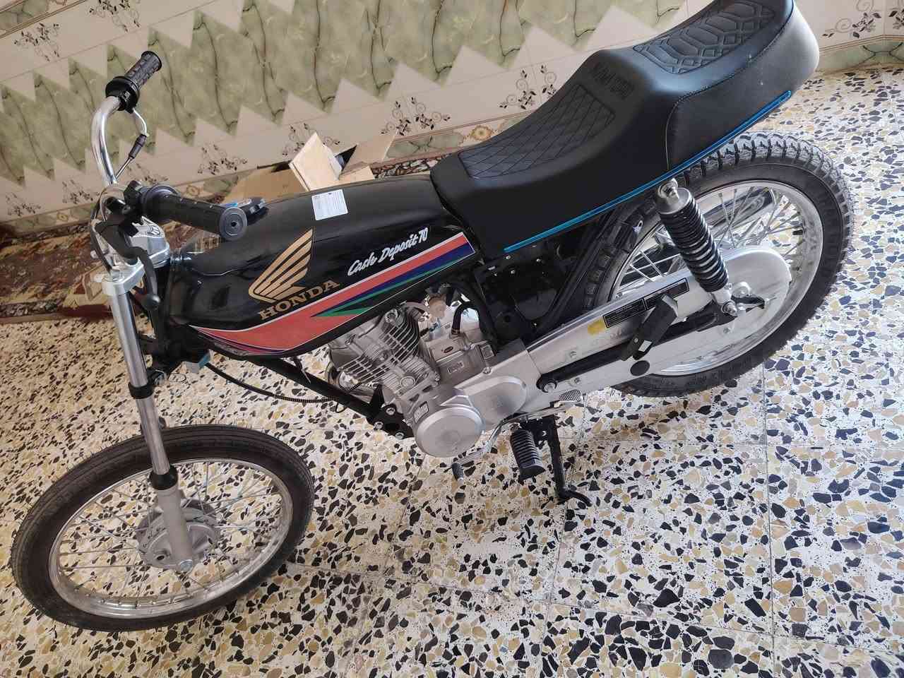 دراجه  جديده وراق سكنر قبل ربع ساعه كملت مال سيد خلدون شرط ماشاد برغي تجاري كله صلي كشن 3قواعد دراجه متعوب عليها بعدني مامشغلها سعر900لموشراي لايراسل ولايعلق تصل***********

