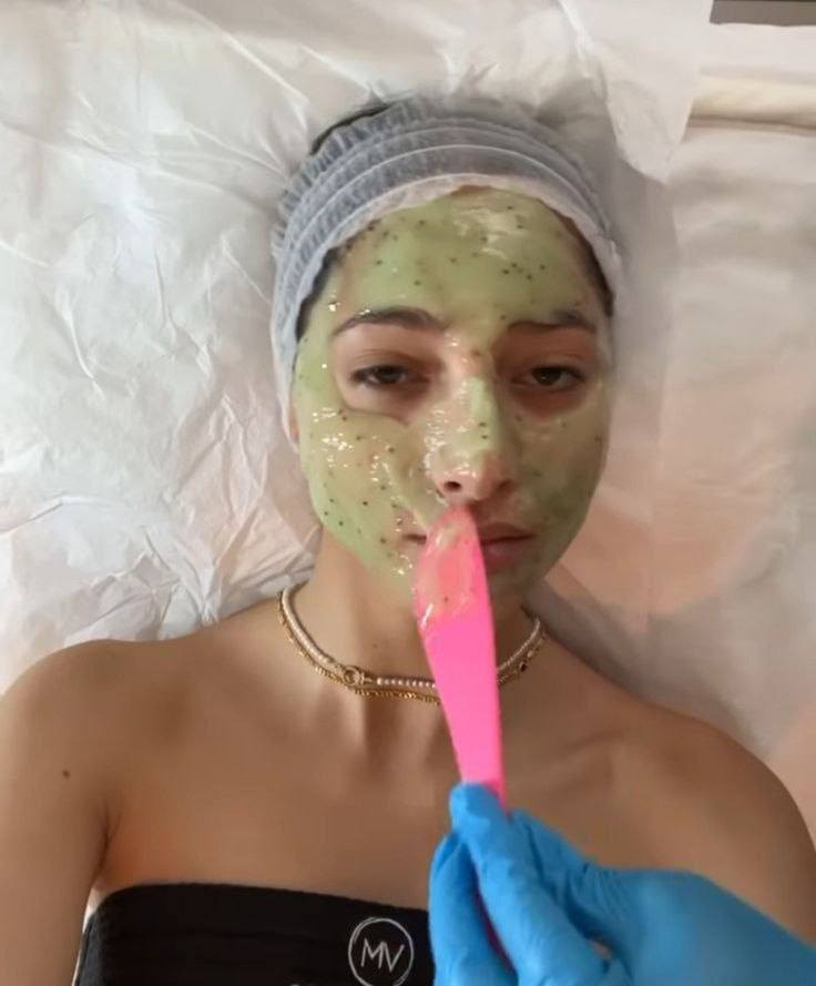 ✨ طاسة ماسكات سيليكون مع فرشاة ✨

من أساسيات العناية بالبشرة لكل فتاة 💖
طاسة عملية مصنوعة من السيليكون مع فرشاة لتوزيع الماسك بسهولة ونظافة، تساعدك على الاهتمام ببشرتك بطريقة مريحة ومنظمة 🧖‍♀️

✔️ خفيفة وسهلة التنظيف
✔️ عملية وسهلة الاستخدام
✔️ مثالية لروتين العناية اليومي والأسبوعي

💰 السعر: 2000
التوصيل لجميع محافظات العراق   4 الاف فقط

#للحجز_والاستفسار_يرجى_مراسله_الصفحه


**إذا كنت صاحب هذا الإعلان وتريد حذفه لأي سبب، رجاءا أرسل رسالة إلى الدعم الفني**