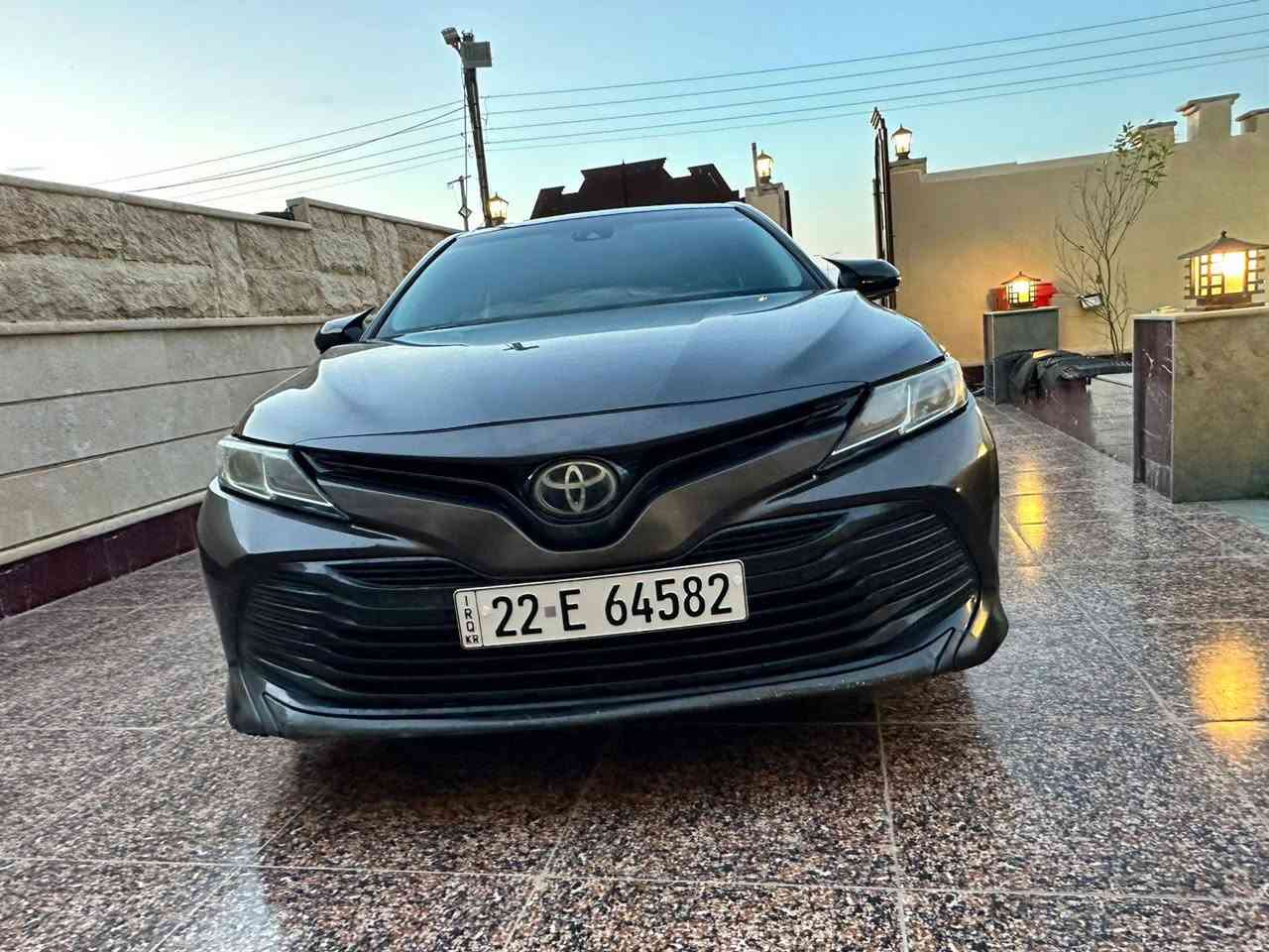 السلام عليكم 
كامري 2018 
سنوية هزة فحص كلو جديد سنوية تسقط 2031
شرط التحويل والغرمات 
لون نفطي 
ضرر باب الخلف السائق وشبر من الجاملغ بدون داخل 
سنويه جديده الى 2031
شرط التحويل 
تخم تاير جديد 
السعر 163 وبيها مجال قليل
مكان السيارة موصل جانب الايسر 
*********** موصل, نينوى
