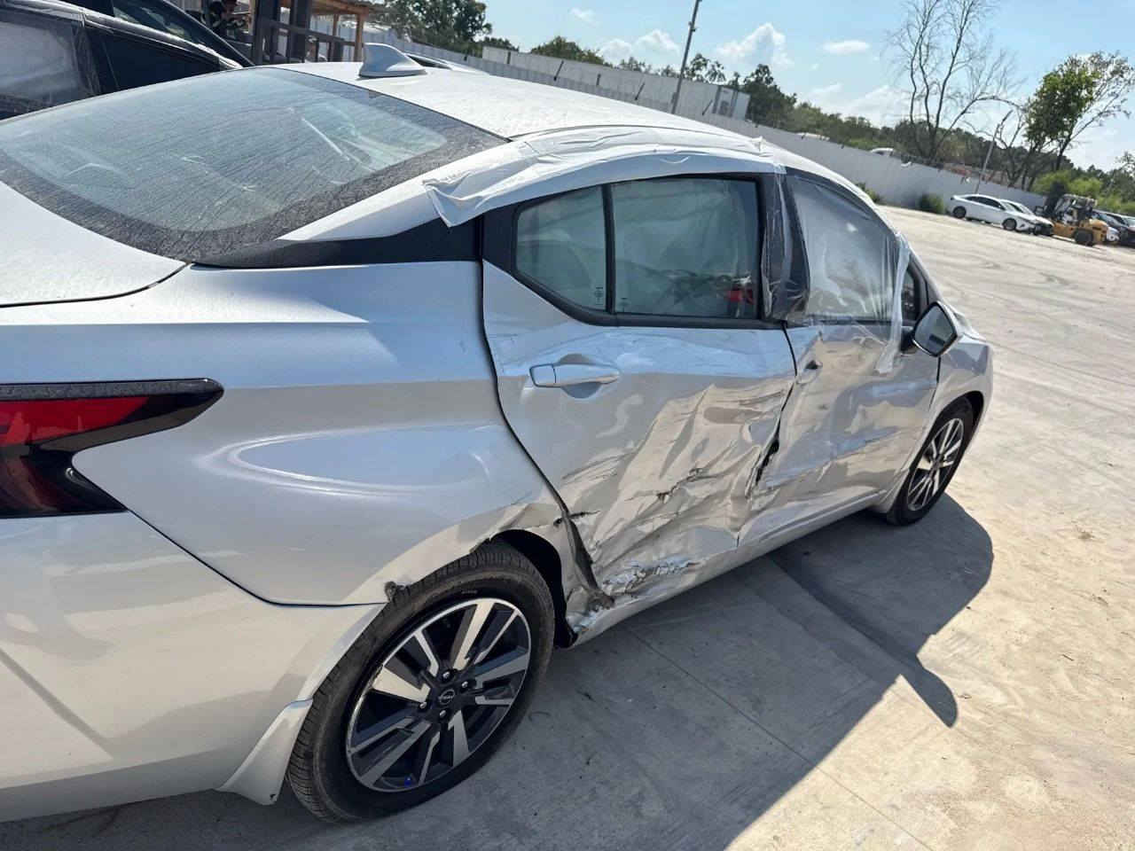 فيرسا ٢٠٢٤  مصلح بدون رقم ع المشتري السعر ١١٠ وبيه مجال بسيط ***********
