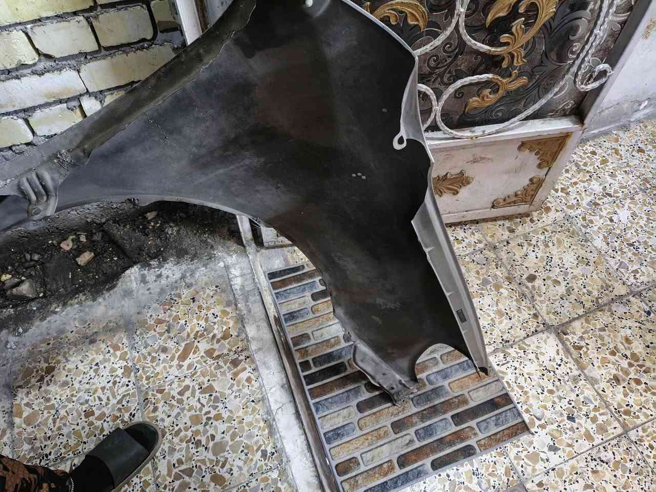 السلام عليكم عندي جاملغ جهه اليسره ابيع عله وضعيته بي ضربه كامل من قواعده اصلي مال تيوتا لونه شمباني ذهبي السعر 40 وبي مجال رقم الهاتف *********** المكان حي القاهره
