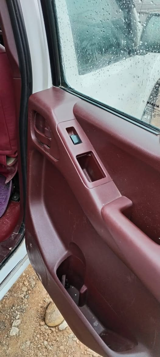 السلام عليكم نيفار موديل 2009سياره جديده وجاهزه من كلشي محرك  بطه 2500 حاويه كير اتماتيك تخم تاير جديد تبريد ثلج سيارة جاهزه رقم سليمانيه تريد تحويل تريد وكاله سيارة بسمي مكفوله تخم تاير كفاله عامه من الضربه والصبغ بيه  كفاله عامه   مكاني ديالى السعديه *********** هذا رقمي
