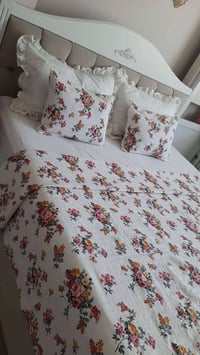 سرير • غرفة نوم • ديكور