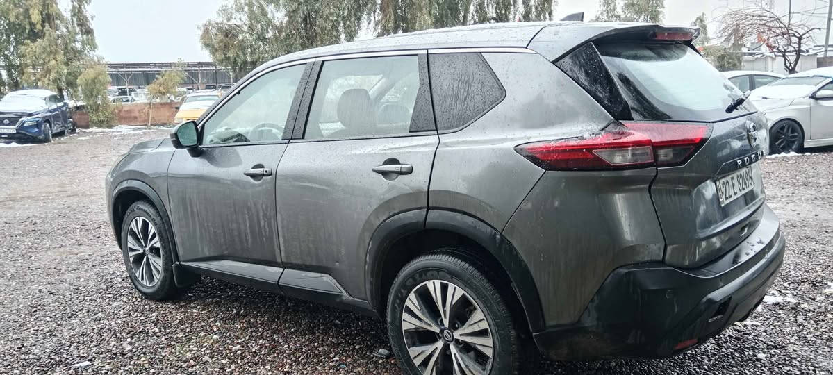 نيسان روج  awd sv  للبيع 🚗
الموديل:2021
 المواصفات: فئة  awd SV
 المحرك: 4 سلندر
كير محرك شرط مامفتوح 
 ناقل الحركة: اوتوماتيك 
الوقود: بنزين الم نشأ:  / أمريكي )
       الون  نفطي
رقم سنويه جديد
رقم اربيل

 الممشى: 120.000  الف مايل ماشي
ضرر 4 قطع صبغ بدون دواخل
 
 • تشغيل بصمة
 • دخول ذكي اربع ابواب
 • كاميرا خلفية كاميرا محيطية 360
 • حساسات
 • تحكم طارئ
 • مثبت سرعه 
 • اوتو هولد بصمة
 • شاشة كبيرة
 • فتحة تكييف خلفية
:  ( السياره بسمي اني الشرعي
السعر. 165 بيها مجال
مكان السيارة اربيل خبات
***********    كورك واتساب
***********       اسيا الحمدانية, نينوى
