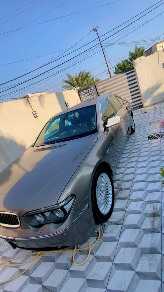 السلام عليكم  من رخصة الادمن 
باخرة باب طويل2004 فول ميحتاج اذكر المواصفات لان معروفة 745 مكينة وگير حاوية   قبل اسبوعين شادهن  سيارة جاهزة وحلوه بيها جراد خفيف بالقمارة والصندوق مكفولة من الضربة 
رقم انبار الماني عليها اشارة حجز ما تتحول وكالة فقط وكالة فقط عارضه 77 ورقة وبيها مجال بسيط جدا 
للتواصل *********** 
وتساب متوفر واتصال
