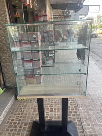 فاترينة جام استخدام قليل ارتفاع 150cm وعرض 40cm نزال 28cm سعره 125 الف...
