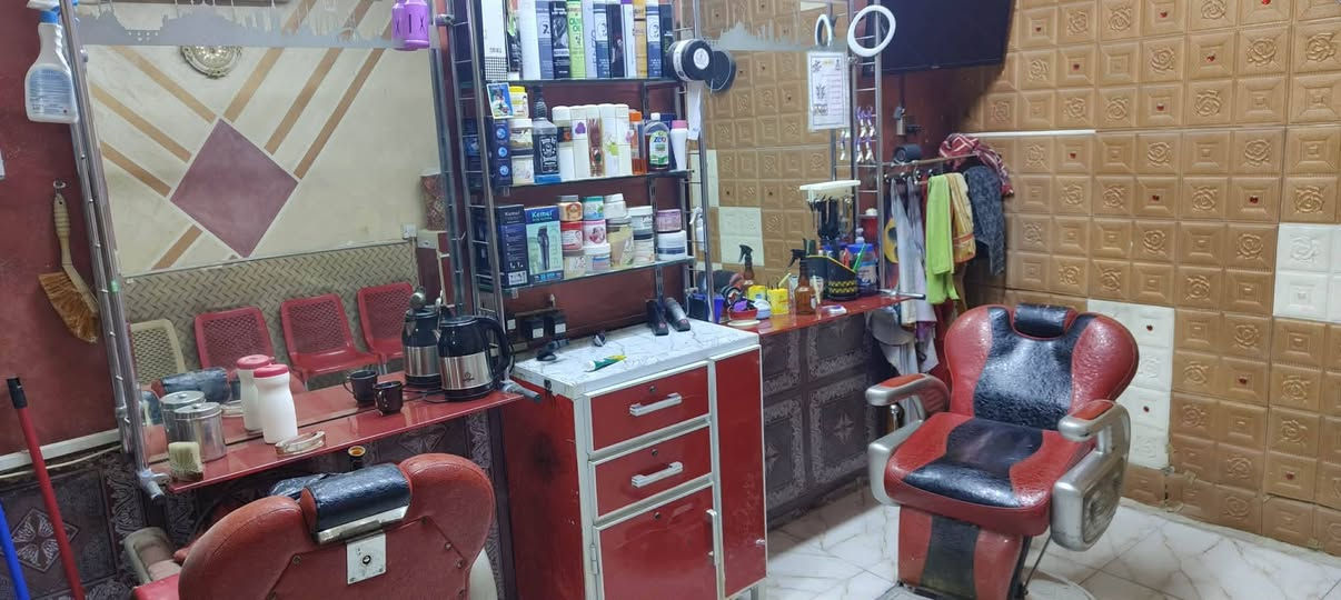 محل حلاقه للبيع العنوان الديوانيه شارع الزهور ***********
