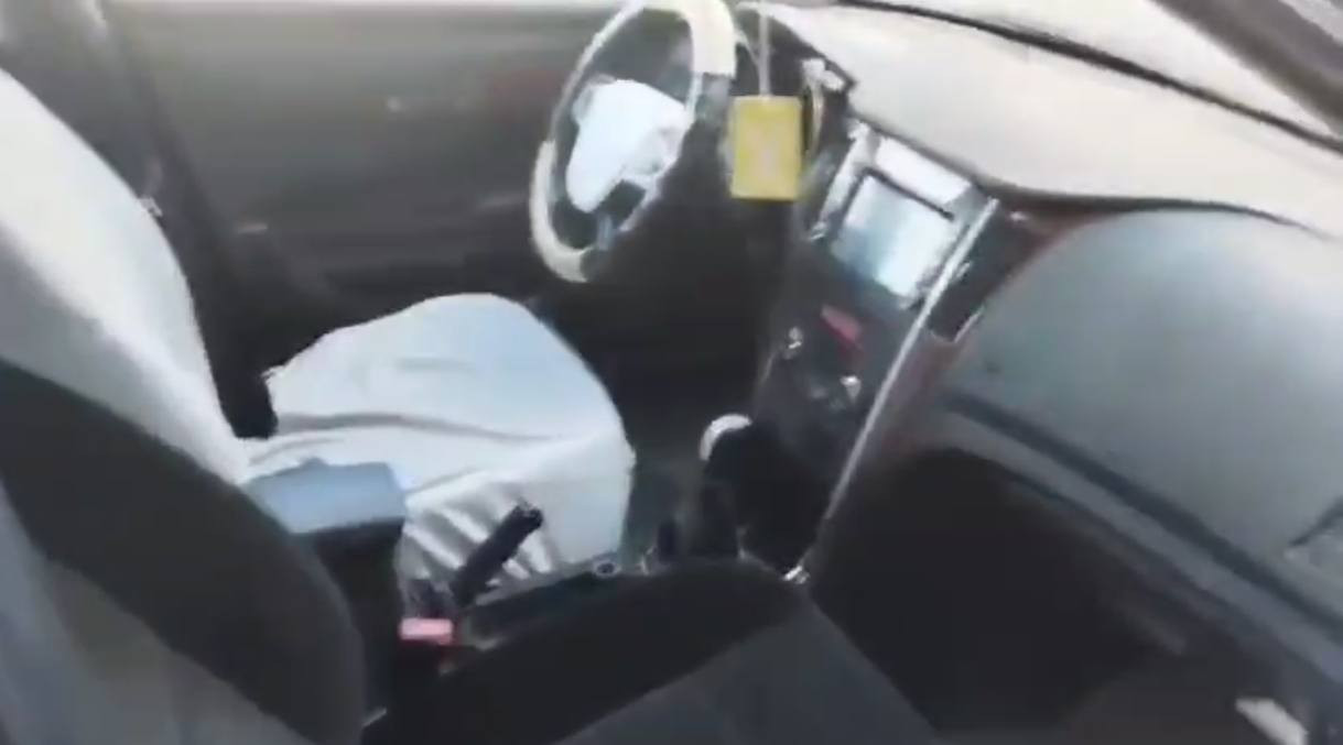 سمند دنا 2018
اللون اسود 
فول مواصفات 
گير عادي 
محرك 1700
طابوگه جديده بالكارتون 
رقم انكليزي و با سمي 
نقصها بس 
كمبريسر التبريد عطل 
قابله للمراوس البصرة, العراق


**إذا كنت صاحب هذا الإعلان وتريد حذفه لأي سبب، رجاءا أرسل رسالة إلى الدعم الفني**