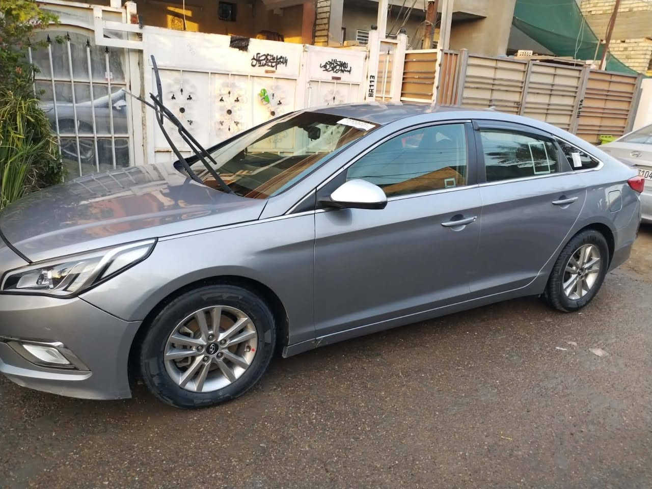 السلام عليكم
سوناتا 2016وارد امريكي رقم بغداد مصبوغة حزام 
مكينه Gti(2400) تبريد خير من الله تايرات جديد باتري جديد بيع او مراوس
للاستفسار ***********
