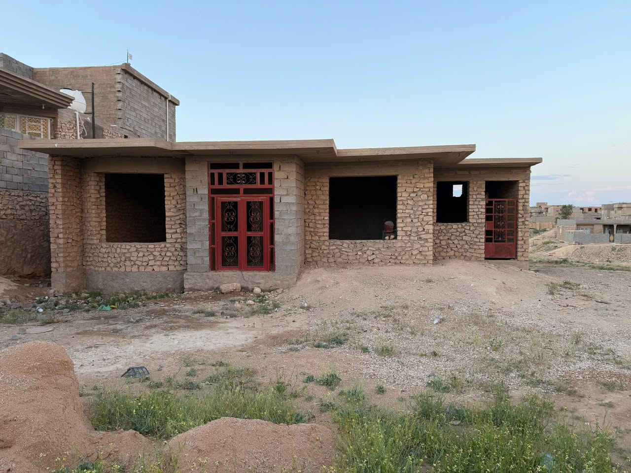 بيت هيكل للبيع 
مساحة البيت 400 متر
العنوان حقلانية


**إذا كنت صاحب هذا الإعلان وتريد حذفه لأي سبب، رجاءا أرسل رسالة إلى الدعم الفني**