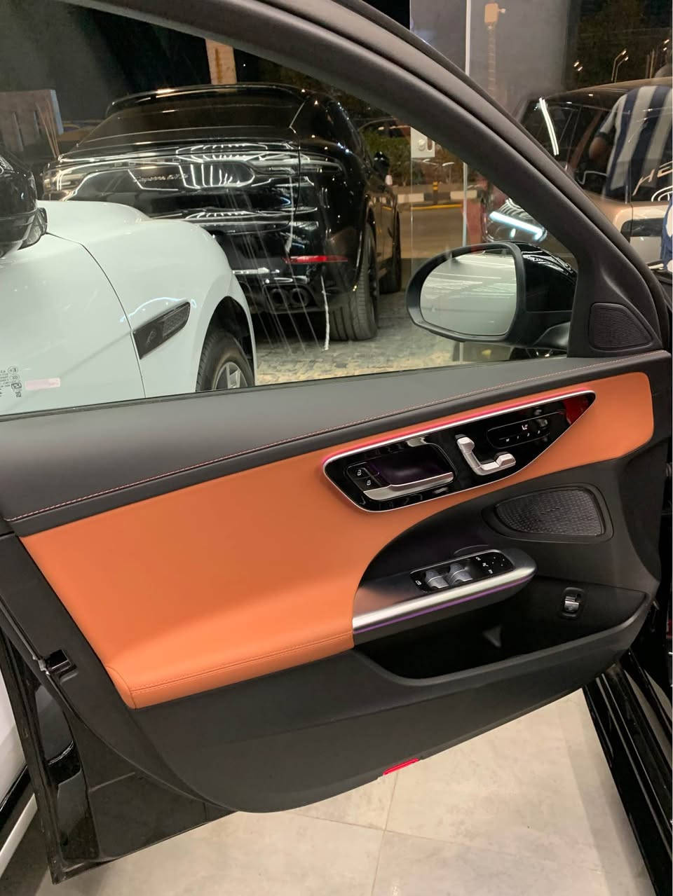 Mercedes Benz 
C 180 AMG 2026 Zero
AMG Package 
Night Package 
Panoramic Sunroof
Keyless entry
Camera 360
Memory Seats
Ambient Light Plus 
4-Zoon
And More..
متاح جميع أنظمة التقسيط بنوك و شركات بأقل مقدم 

For More info Call Assem Salama 01113143326

 #Mercedesbenz #mercedesamg #AMG #ZERO #germancars #luxury القاهرة, مصر


**إذا كنت صاحب هذا الإعلان وتريد حذفه لأي سبب، رجاءا أرسل رسالة إلى الدعم الفني**