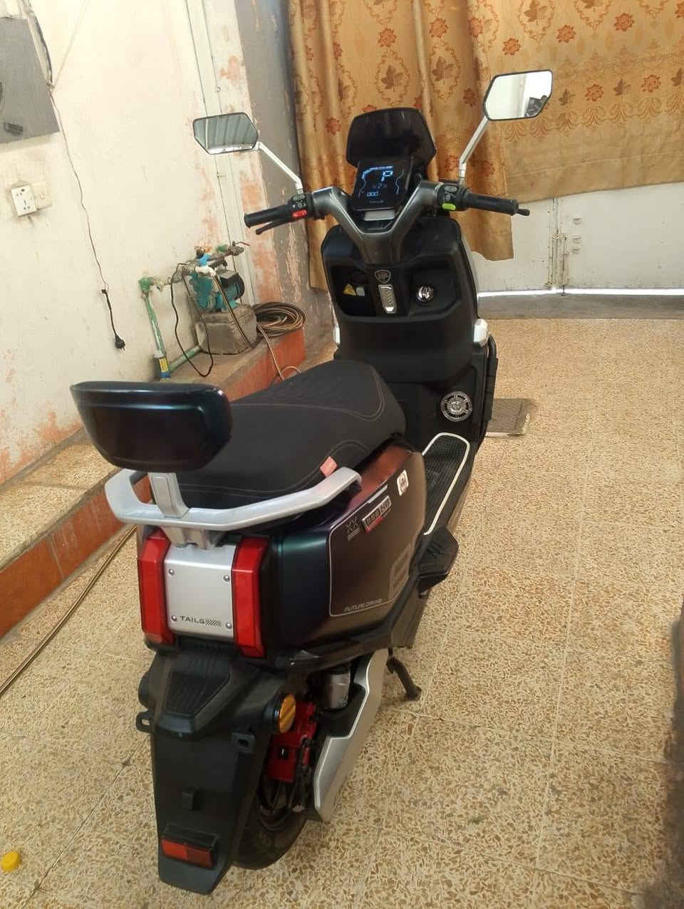 صاعقة مديل 2025🏍️
6بطاريات مسطرة (35A/72v)🔋
ملف 2000W⏫
لايت زينون قوي 💡
سرعة 85

دراجة مستخدمه6 اشهر  فقط 
شرط الفحص شخط مابيها 
السعر مليون وميه وبي مجال 
***********
