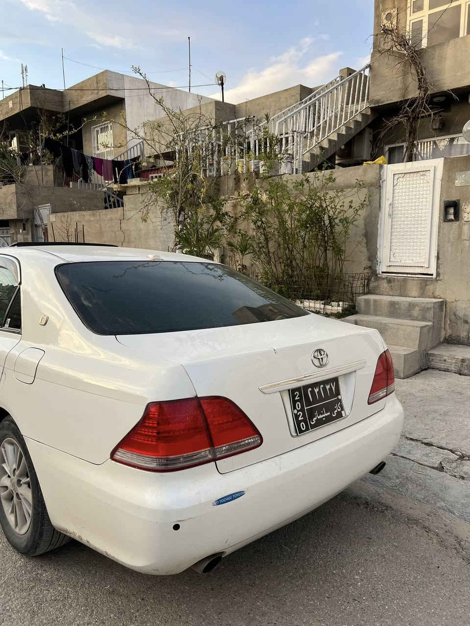 شاهانەی ٢٠٠٥
بڕاوە
١٨٠ گچکە بە گچکە کەم بەنزین خۆر
٢ دوگمە
ناوی تەواوتێگیراوە
جامی هەڵگیراوە و پاک دانراوەتەوە
بەسمە 
هەرچوار بەسمەی دەرگاکان کار دەکات
ڕۆنی گێڕ گۆڕاوە
هیچ گڵۆپێک لەسەر شاشە پئ نییە
ئەی بی ئێس مەزبووت
مەکینە و گێڕ و مەجموعە بەشەرتی فیتەر.
بلاجکتۆر و لایت زینۆن .
کارتی بۆ کراوە

بێ دوکەڵ 💨

لۆک و پاکەتی 📦

مەسرەف کراوە

سەقفی شوشەیە 

دەعم و لێدران و قرچی نیە
٥٢ گەڵا و معامەلە 💰
  قەڵادزئ ***********
