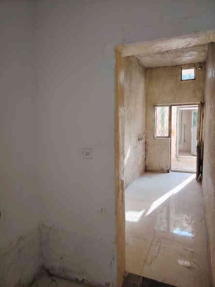 بيت ١٠٠م واجهه ٥×٢٠ طابق ونص غرفتين نوم مع استقبال وصاله ومطبخ وطارمه وصحيات خارجيه معزوله شارع ٧متر خدمات مجاري متوفره حي الأمين شارع خلف مجمع همسه للإلكترونيات سعر ٦٧ مليون بي مجال قليل طابو زراعي سند ٢٥ إقرار محكمه من المالك مباشرة ..للاستفسار مكتب الأوس للعقار ابو سجاد*********** ابو وائل ***********
