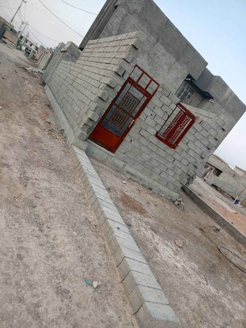 السلام عليكم هيكل للبيع ركن علة 4شوارع شارع عل حولي شارع المدرسة يبعد الاربعين خمس دقايق عن الحولي.. المساحة 150 سند 25 السعر 24 وبي مجال...... 
رقم الهاتف***********.. واتساب
