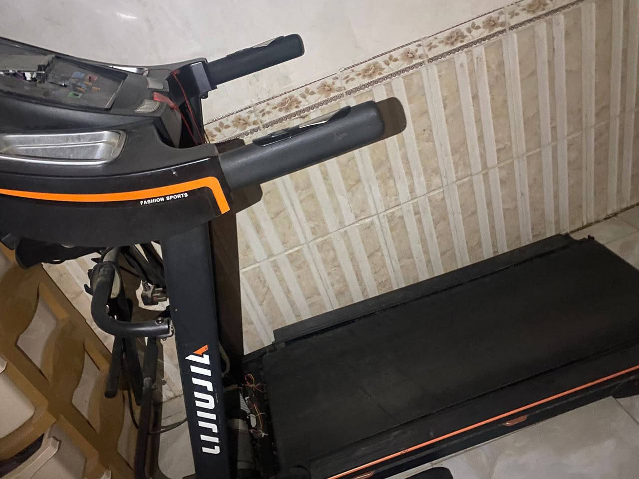 جهاز جري للبيع
طلع ريحة من عندة اما ماطور او غير شي ما اعرف ع فحص  +كسر في الشاشة كما موضح في الصور

مكاني ديالى بعقوبة ***********
