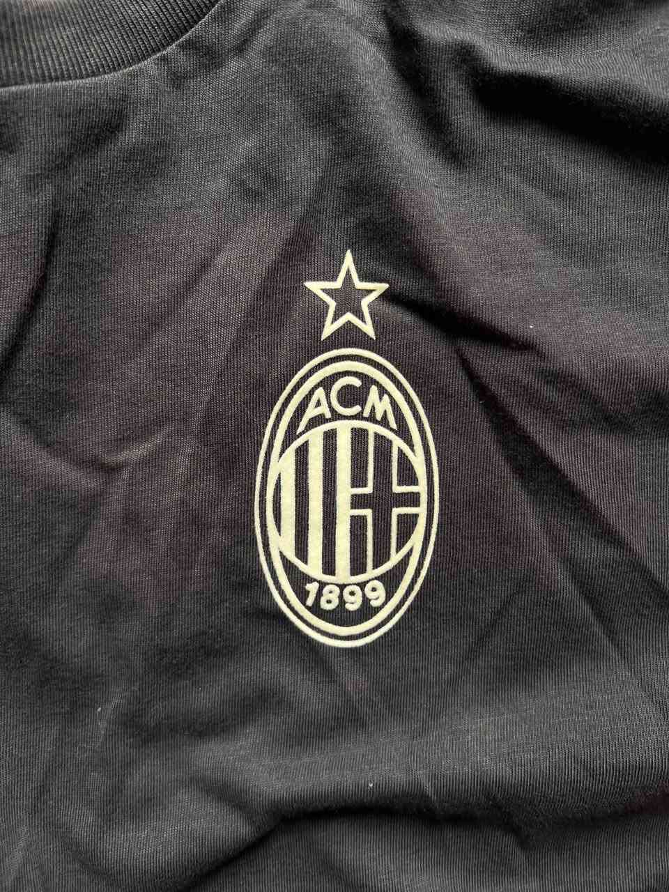 بوما 
تشيرت شعار نادي إي سي ميلان 

شعار قديفه
اورجنال سبشل

قياس لارج ستندر 
السعر والحجز مراسله الصفحه او واتساب


**إذا كنت صاحب هذا الإعلان وتريد حذفه لأي سبب، رجاءا أرسل رسالة إلى الدعم الفني**