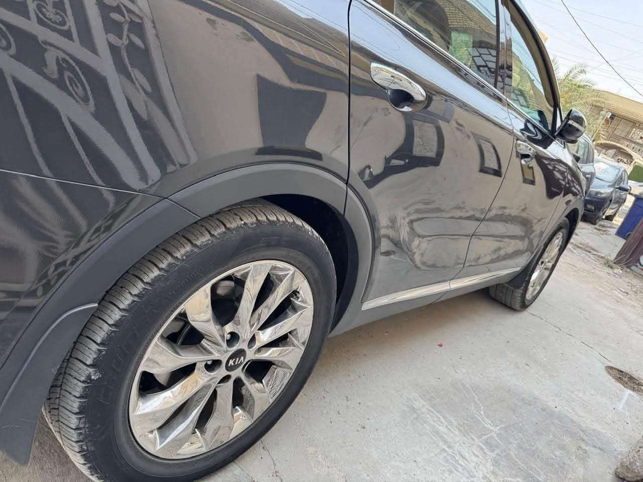 سورنتو موديل 2020 
خليجي رقم بغداد 
ماشية 95 الف
المواصفات
محرك 3500 - V6
كشنات كهرباء
3 وضعيات قيادة
تشغيل بصمة
بصمة ابواب
مري شفط
حساسات امامية
حساسات خلفية
كامرة  خلفية دوارة
3 قطع تبريد 
شاشة لمس 
ابل كار بلي
شحن واير ليس 
بردات خلفية
صندوك كهرباء
❗️ملاحضة سيارة بيهة كم رصعة قليلة بلباب الخلفي جهة اليمنة 
السعر 235 بيهة مجال للشراي
العنوان الاعلام
📞*********** بغداد, العراق
