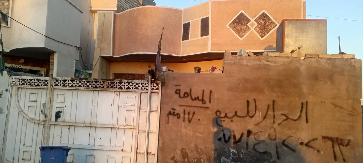 سلام عليكم بيت 170 متر للبيع المكان بغداد المعامل شارع رضا عويد بيت جاهز وكامل من كلش موقع حلو الشراي ينورنا السعر خاص***********
