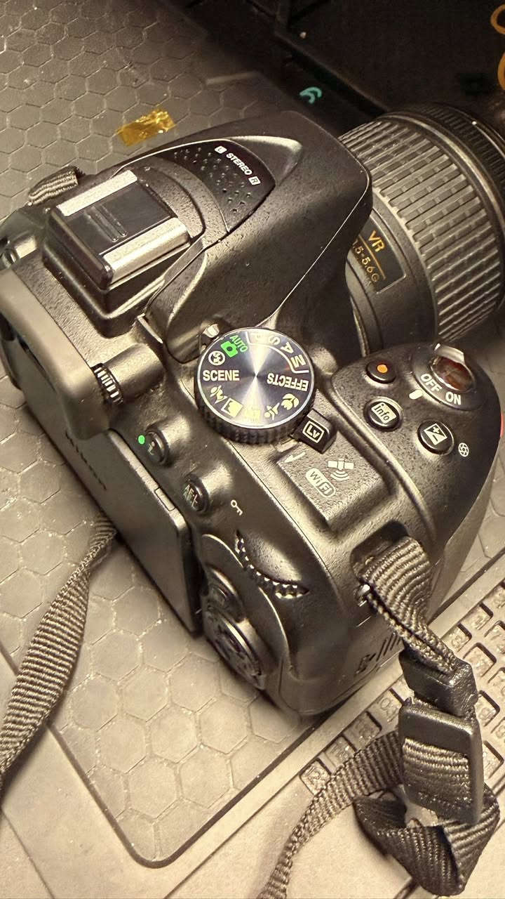 كامرة نيكون  5300للبيع
كامرة كامل غراضهة ونضيفة كلش مثل ماموضح بصور مكاني بغداد سعرهة 400 الف ***********
