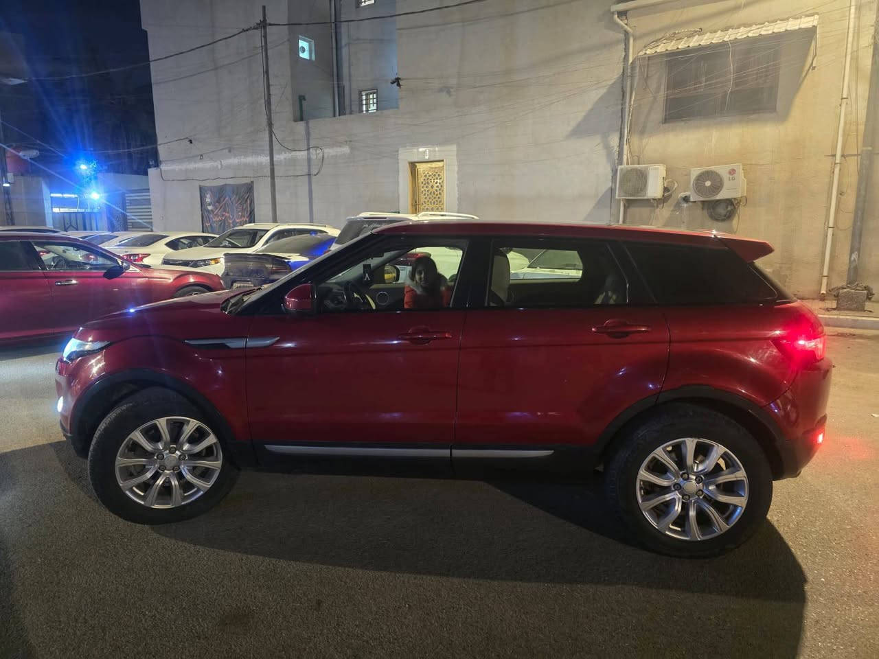 رانج روفر ايڤوك 2015 رقم بغداد
وارد خليجي وكالة سردار 
فول مواصفات 
تبريد قطعتين 
حساسات امامي خلفي 
كشافات ضباب امامى خلفي 
5 بصمات تشغيل وبصمات ابواب 
محرك 2000 Turbo 
اوتو بارك 
اوتو ستوب 
اوتو سايد بريك 
لايت داينمك تحذير عند الانعطاف
جام كهرباء
شاشة كبيرة كامرة بلادية 
رادارات نقطه عمياء
كشنات جلد لونين احمر واسود 
كشنات كهرباء كشنات ميموري 
مراة قلاب عند تغير الكير الى الوراء 
قمارة بانوراما كاملة على طولها 
مري شفط
اشارات بالمراية 
اربعة انظمة قيادة طيني صخري صحراوي عادي 
مانع انزلاق ومانع تزحلق ثلجي 
مانع انحدار جبلي
نظام سبورت للتسارع مع شفتات للقيادة خلف الستيرن
نظام كروز سرعة للطرق الخارجية مع امكانية القيادة باليد للبانزين والسرعة بدل استعمال الارجل
نظام التحدث مع السيارة للتحكم بالاوامر الصوتية للرايدو والمسجل
حساس ويل تحذير رقمي الكتروني
كير ماوس مع انظمة القيادة
تحكم ستيرن كامل جهتين .مراوس حسب القناعة مكاني البصرة***********
