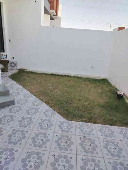 #للبيع_للبيع_للبيع 
••••••••••••
تسلسل(أ/٢/ ٦١٤)

 🔴🏠#دار_سكن_في_الفلوجة - المجمع الذهبي - مقابل الحي العسكري 
✅ طابقين - طابوق- بناء حديث
✅ المساحة 200م  الواجهة 8.5م   والنزال 23.5م 
✅ طابو ملك صرف سكني
✅ شارع 15م تبليط مع رصيف
⭕ يتكون الطابق الارضي من مدخل(مع مجموعة صحية)+ استقبال+ مطبخ بالوجه حار وبارد +غرف نوم عدد 2 + حمام+ صحيات داخلية وخارجية
⭕ ويتكون الطابق العلوي من غرف نوم عدد 2+ حمام وصحيات
🍎 اي ان مجموع غرف النوم هي 4
✅مناور 
✅ ارضية الدار بورسلين بالكامل 
✅حديقة + كراج سيارة 

🚫 الدار جديدة وجاهزة للسكن 

🔴 سعر البيع 225 مليون دينار /تفاوض
ونرفق بعض الصور التوضيحية
 
••••••••••••••••••••••••••••••••••••
⭕ على الراغبين بالشراء زيارتنا في مكتبنا في شارع الثرثار - مقابل جامع سيدنا عثمان
هاتف المكتب :- ***********    ***********
⭕ اوقات الدوام والاجابة على الهاتف:-
من الساعة ٩ صباحا لغاية الساعة ١ ظهرا 
ومن الساعة ٤ عصرا لغاية الساعة ٩ مساءا
