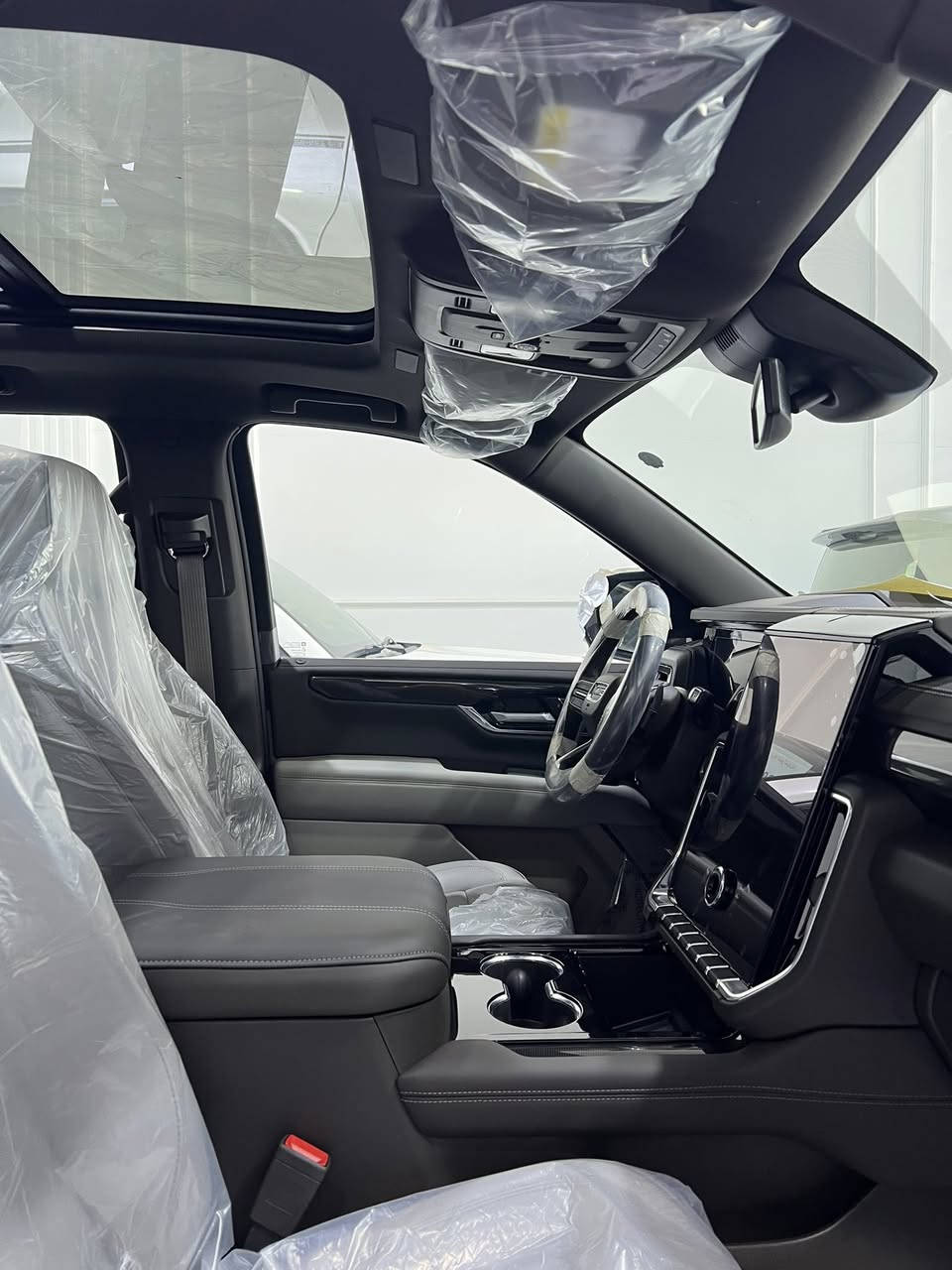 يوكن 2026 بانوراما فتحه زيروو صفر كيلو متر مرقم وكامل سنويه بأسم المشتري السعر 111 مليون دينار عراقي 
*********** - *********** عنواني البصرة
