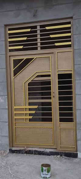 يوجد كادر صبغ وتنضيف  أبواب و شبابيك و منازل و باسعار مناسبه ***********
