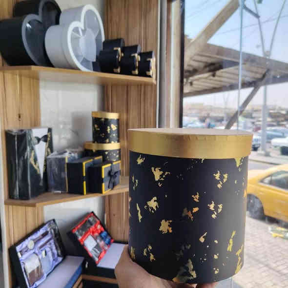 للبيع او مراوس بسيارة مكتبة ومحل هدايا وورود  يوجد فيه حساب الكتروني ٤ الف  شغال سبب البيع عدم التفرغ لكون راعي المكتبة موظف للاستفسار مراسلة الرقم *********** البصرة
