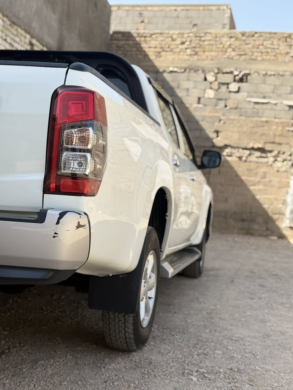 للبيع او مراوس بيك أب ميتسوبيشي موديل 2022
✔️ بنزين
✔️ فور ويل (دبل قمارة) 
✔️مكفولة بيه مكانين بارد 
✔️ رقم بغداد بسمي 
السيارة نظيفة جداً استخدام شخصي 
📍 الموقع: بغداد – المعامل
💰 السعر: 194 بيه مجال
📞 التواصل خاص أو اتصال
***********
