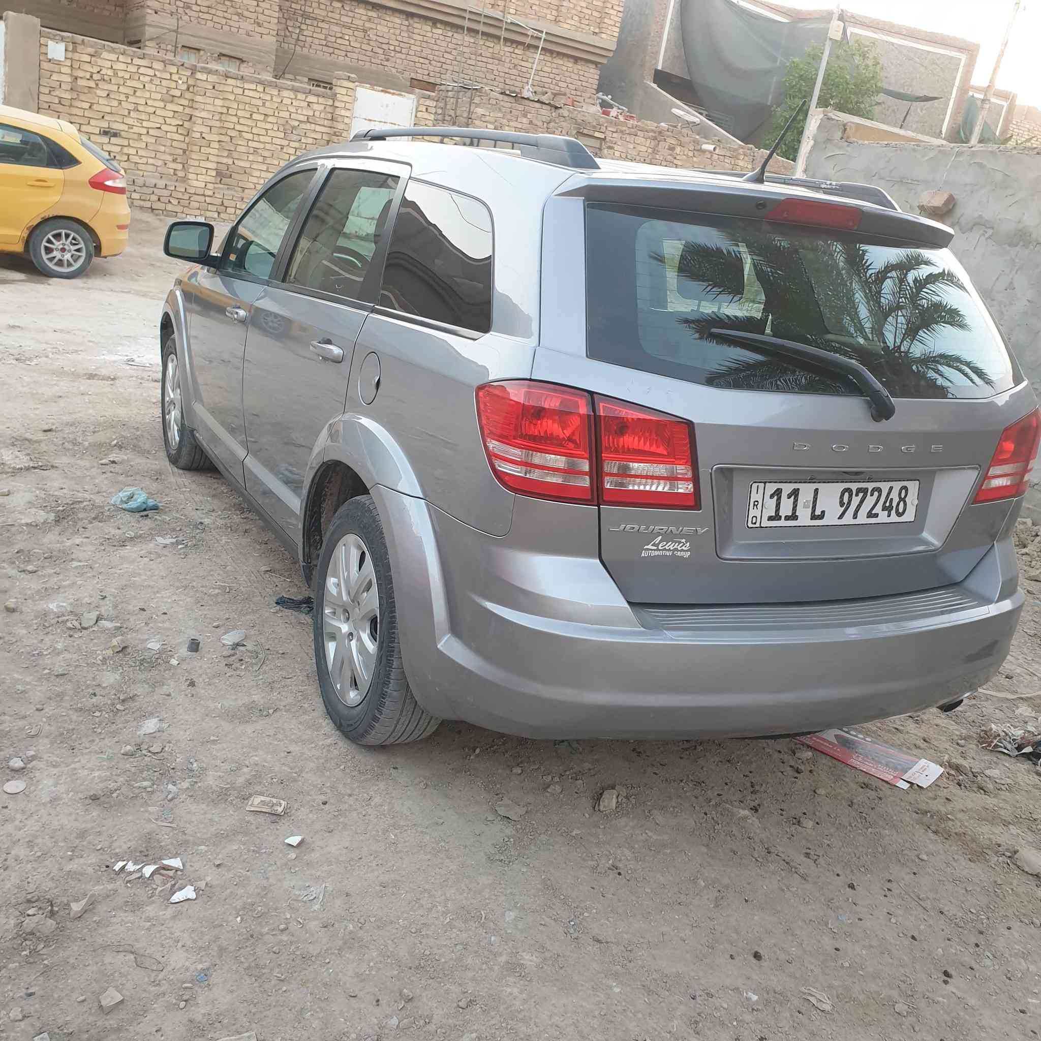 سلام عليكم 
دوج جورني موديل 18 حادث باب سايق صبغ يعني قطعة وحده رقم بغداد سنوية قبل شهر جددتة لحد ٣١ سيارة جاهزة من تخم تاير حدادية كير ومكينة مقفولة محرك 2400 تبريد قطعة وحده 
السعر 135 وبيه مجال 
مكان سيارة بابل مركز حلة 
اتصل وبخدمتك ***********٠
