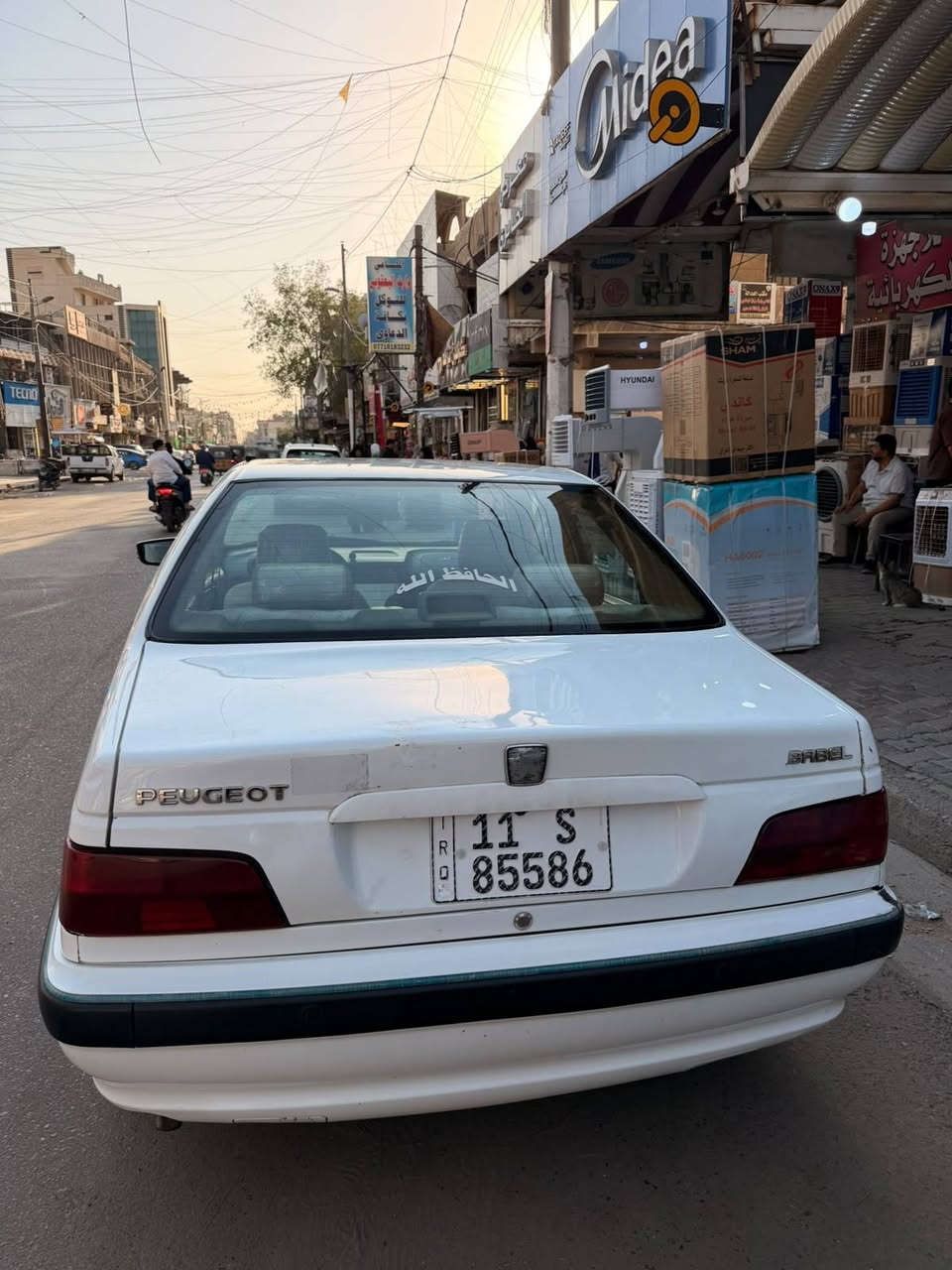 السلام عليكم بيجو بارص موديل
22 كير مكينه جدد حداديه جديده 
كهربائياته كلها شغاله 
بيه بارد بدايه الجاملغ الامامي 
وبنيد مبدل شركه مطابق والقديم عندي موجود 
تبريد شغال سنويه بأسمي السعر ٦٧ وبيه مجال 
العنوان الحريه الاولى شارع الزهاوي 
رقم هاتف ***********
