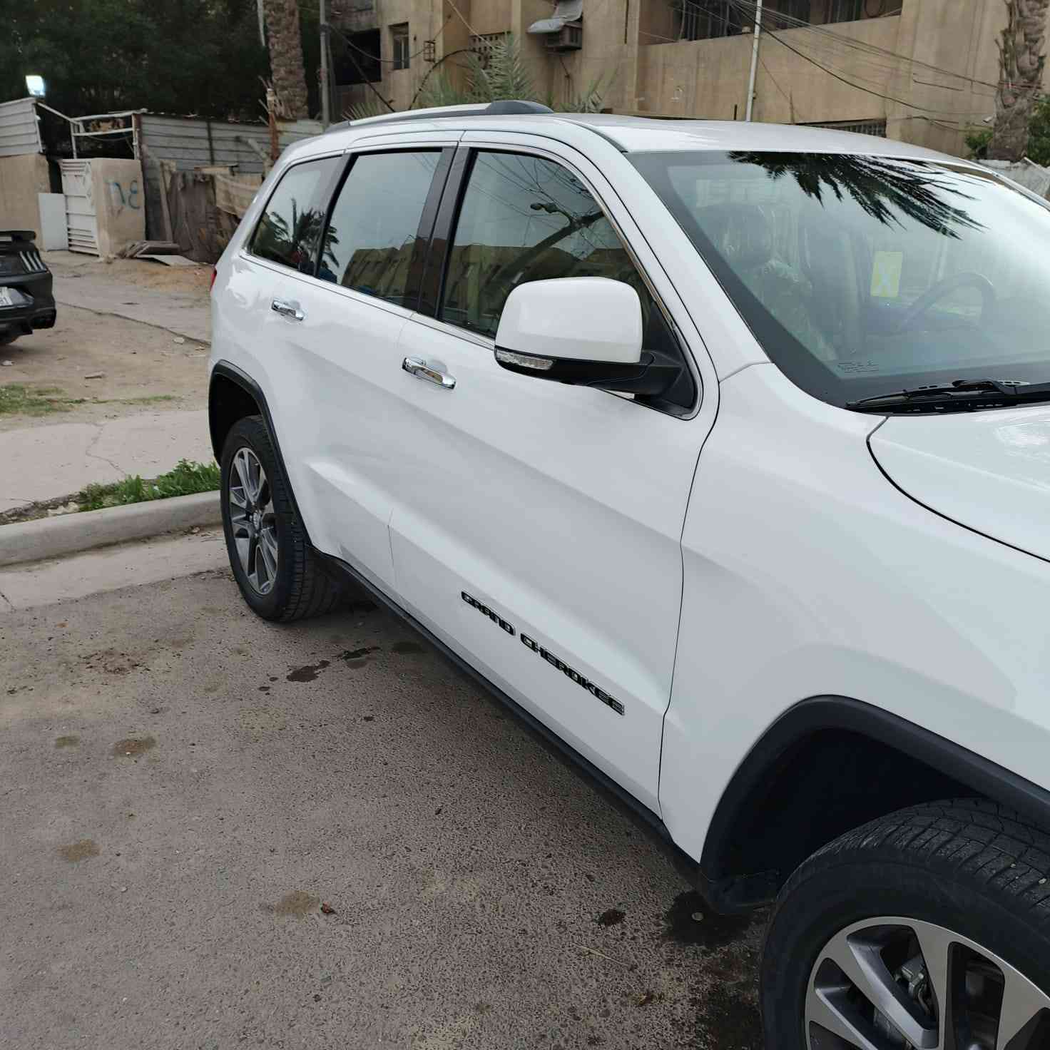 السلام عليكم جيب موديل 2018 وارد خليجي  رقم بغداد باسمي فول مواصفات 
ماشيه 70 كير ومكينه مكفوله كفاله عامه  السعر ٢٧٠ وبيها مجال
العنوان السيديه قرب العاب السيديه  الرقم ***********
