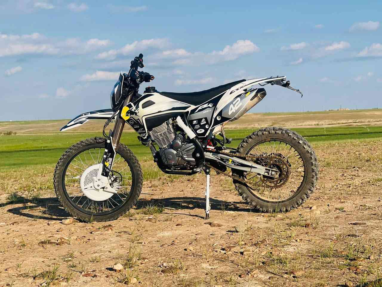 السلام عليكم
موطور للبيع 
قفاز CRX 
موديل 25
الدراجه كلش نضيفه
كهربائيات كلها شغاله 
سلف نگره شرط
محرك شرط ما مفتوح 
ما ممدوده عليه سبانه 
الدراجه اكفلها من التاير لتاير
السعر خاص 
الي موشراي لا يتعبنه ويااه 
مكاني: صلاح الدين_تكريت_العلم
متواجد واتساب او رقم 
***********
