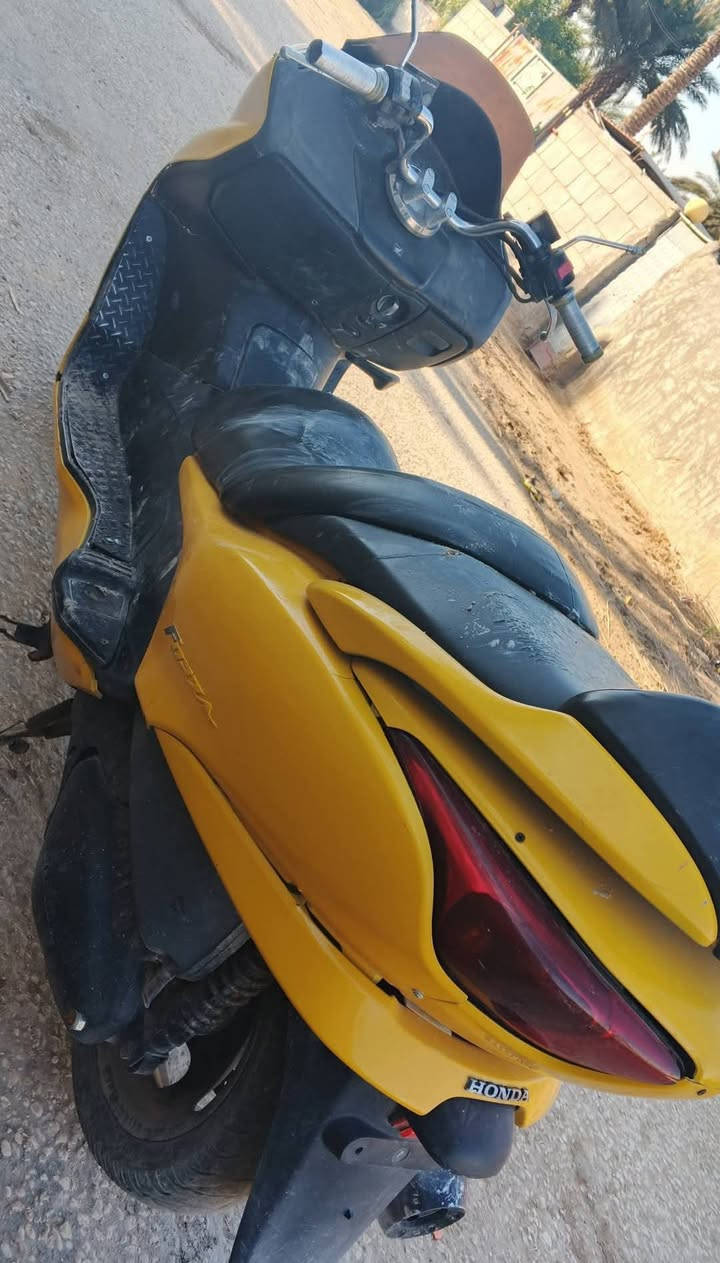 سلام عليكم فورزه للبيع صفر 8 متروكه صارلها شهرين كاعد بس الباتري  حلوه ونضيفه يرادلها ادامه السعر 400 بيها مجال حك الجيه  ***********
