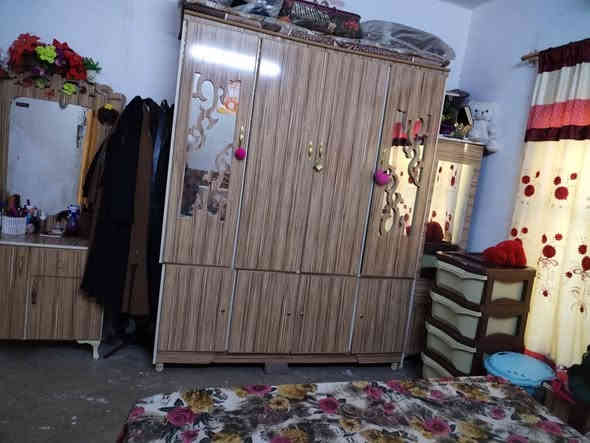 السلام عليكم عندي هاي الغرفه للبيع اي عيب مابيه نضيفه بعده سعره ٣٠٠ وبيه مجال قليل مكاني كركوك حي العروبه رقم التلفون ***********
