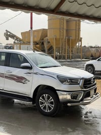 للبيع هايلوكس موديل 2023  رقم بغداد  الضرر طختين بارد مثل مامأشر بلصور...