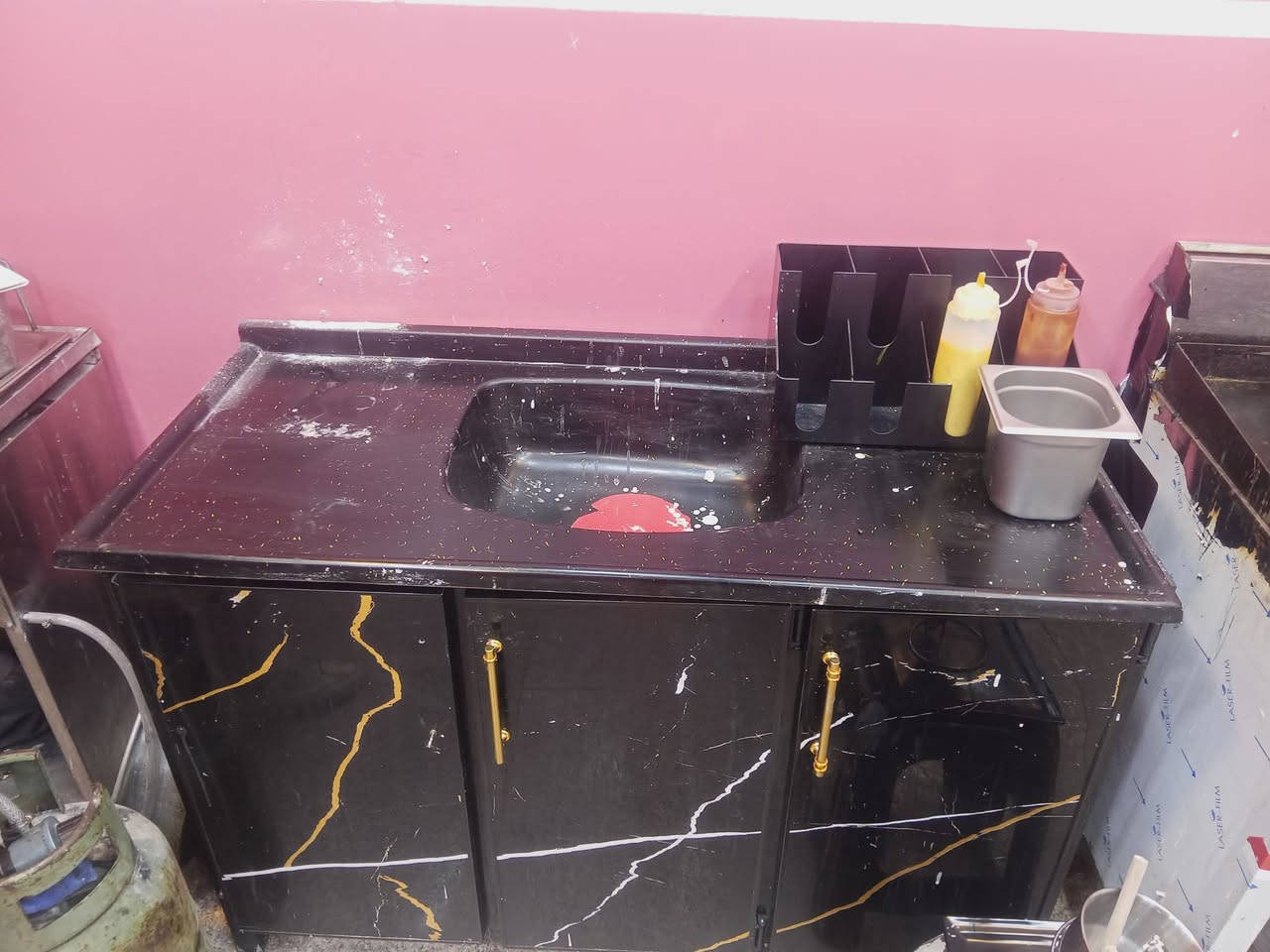 غراض للبيع
قلاية زيت 2 عين 
جريل مسطح عرض 138 في 70
كاونتر 2 متر في 50..... 4 ابواب 4 دراج
سينج  130/67
مجمده مع الضمان مالتها 3 سنوات سمارت 
كونفيره 
2 قناني 
ميز كاشير


**إذا كنت صاحب هذا الإعلان وتريد حذفه لأي سبب، رجاءا أرسل رسالة إلى الدعم الفني**