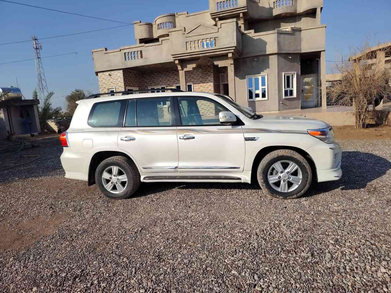 السلام عليكم ..
سياره لاندكروز ..
موديل 2010..
كير + محرك شرط .. .  GX.R
V6
رقم مميز
السعر .330
الاتصال على الأرقام .***********
***********
